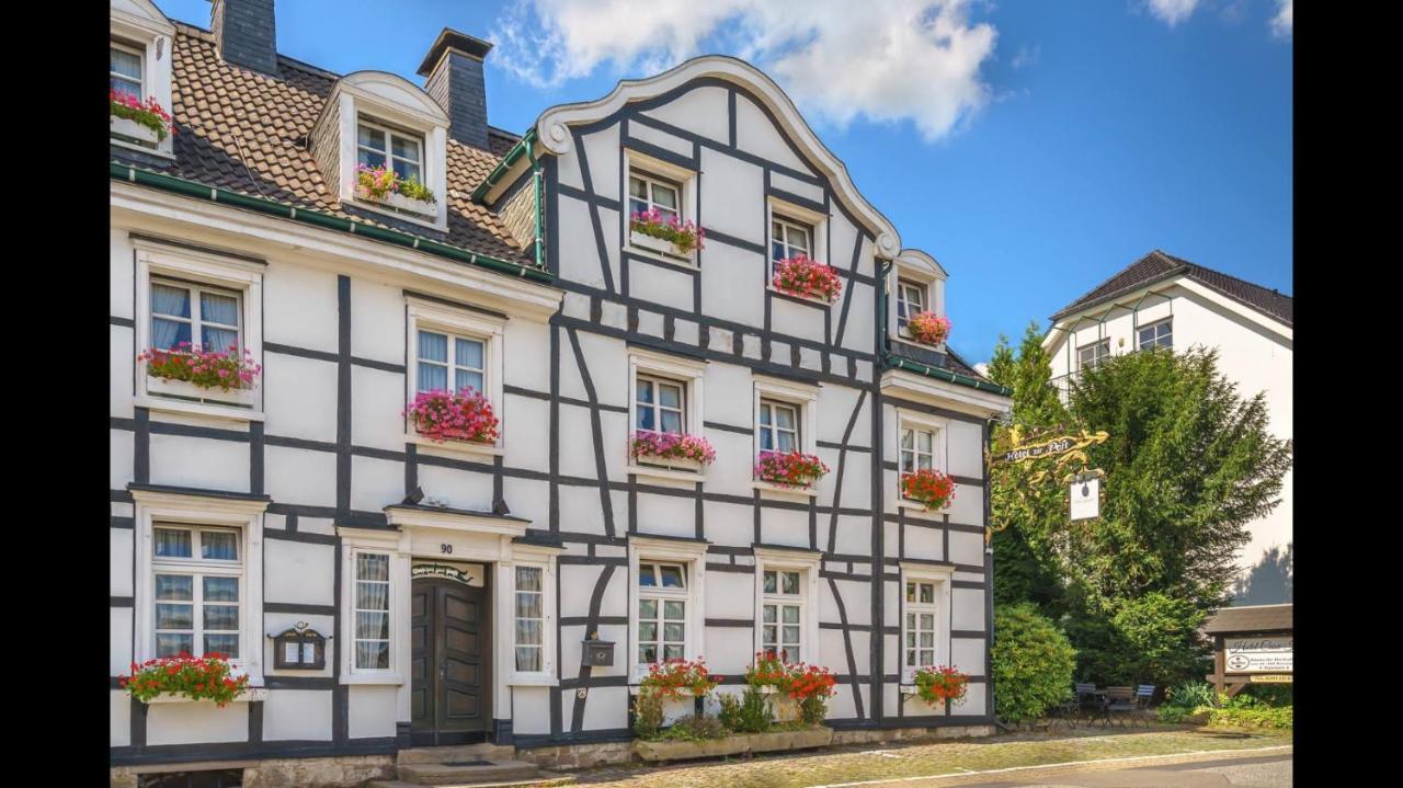 Hotel Zur Post Dabringhausen - Contactless Self Check-In Вермелскирхен Екстериор снимка