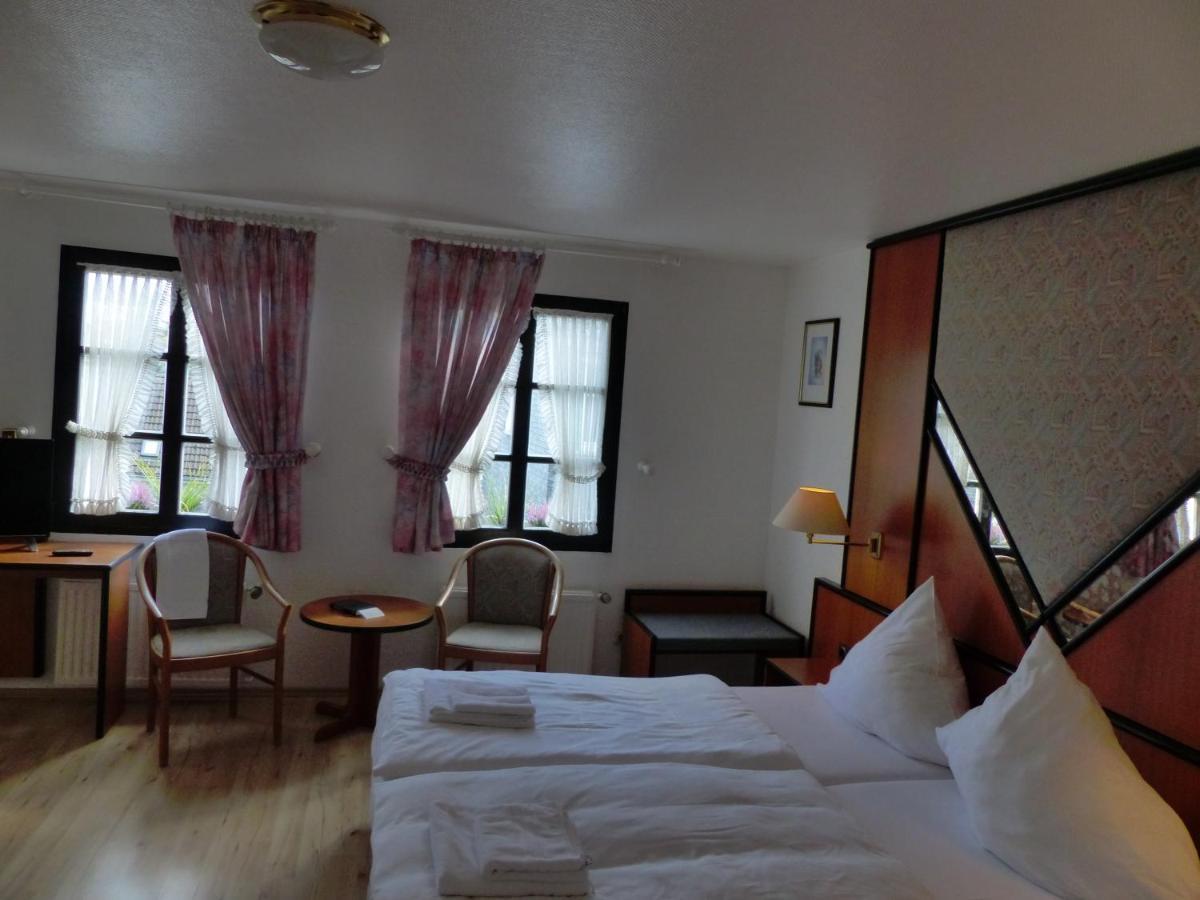 Hotel Zur Post Dabringhausen - Contactless Self Check-In Вермелскирхен Екстериор снимка