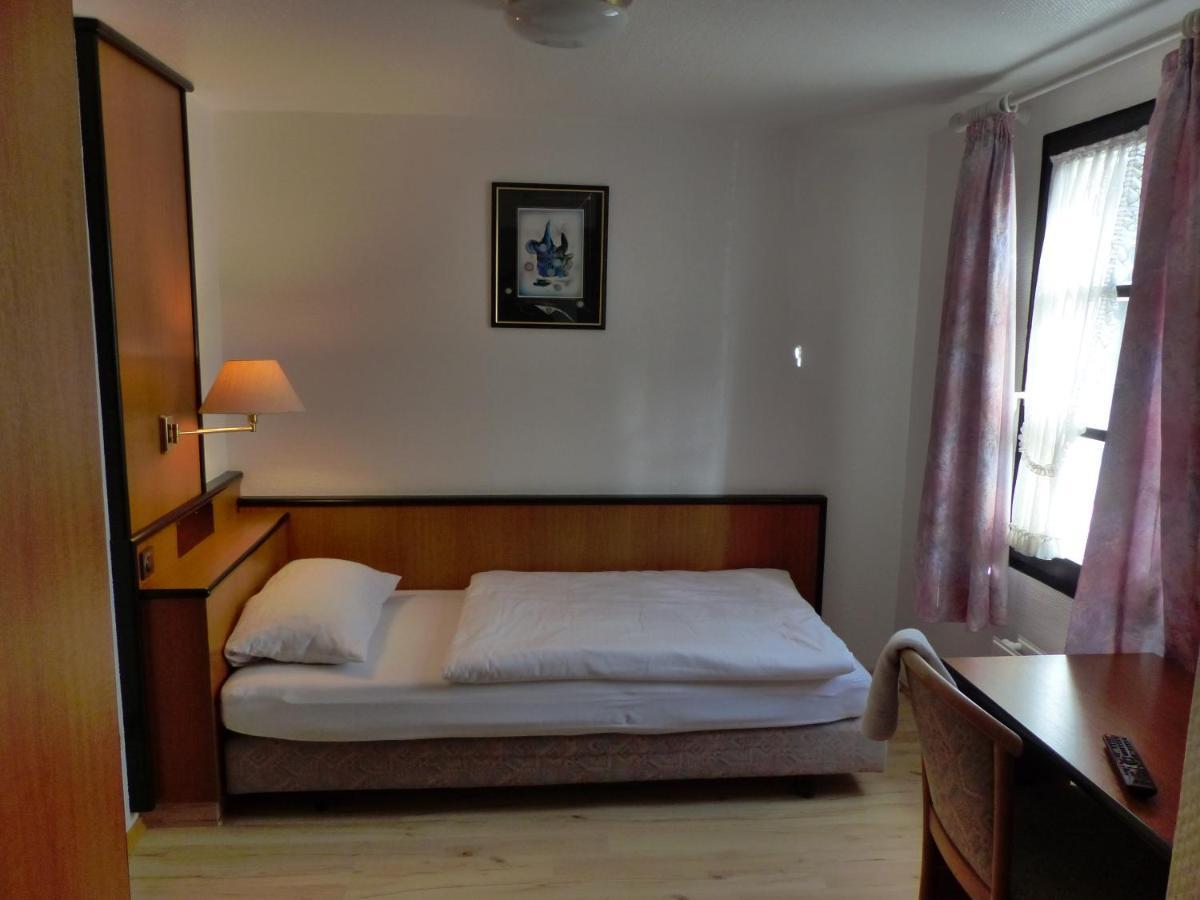 Hotel Zur Post Dabringhausen - Contactless Self Check-In Вермелскирхен Екстериор снимка
