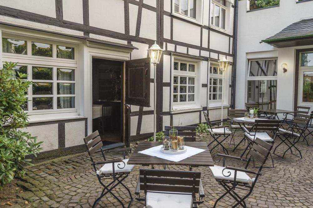 Hotel Zur Post Dabringhausen - Contactless Self Check-In Вермелскирхен Екстериор снимка