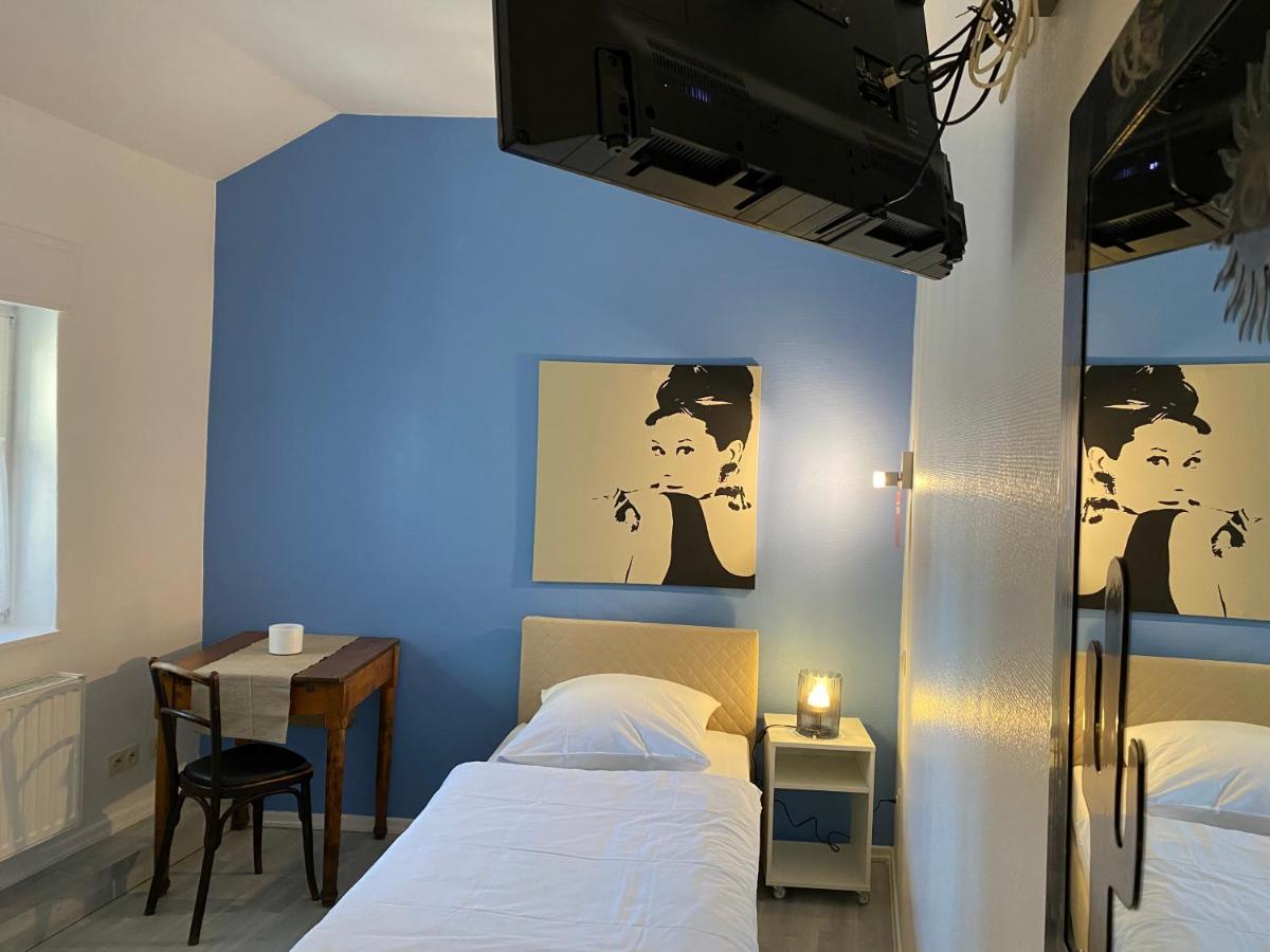 Hotel Zur Post Dabringhausen - Contactless Self Check-In Вермелскирхен Екстериор снимка