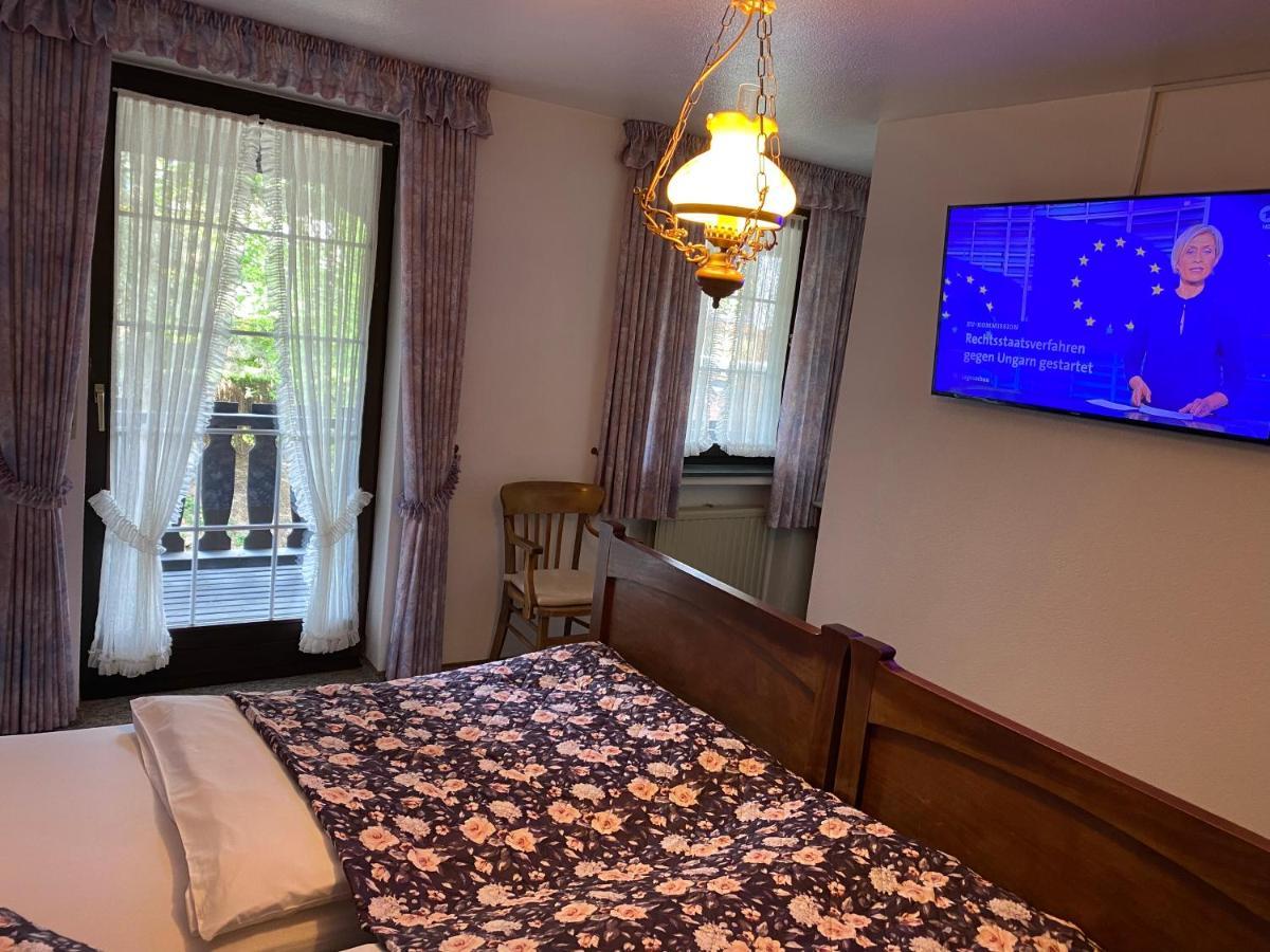 Hotel Zur Post Dabringhausen - Contactless Self Check-In Вермелскирхен Екстериор снимка