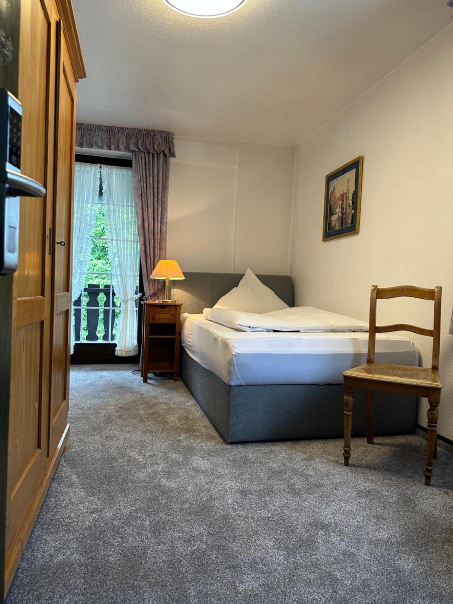 Hotel Zur Post Dabringhausen - Contactless Self Check-In Вермелскирхен Екстериор снимка