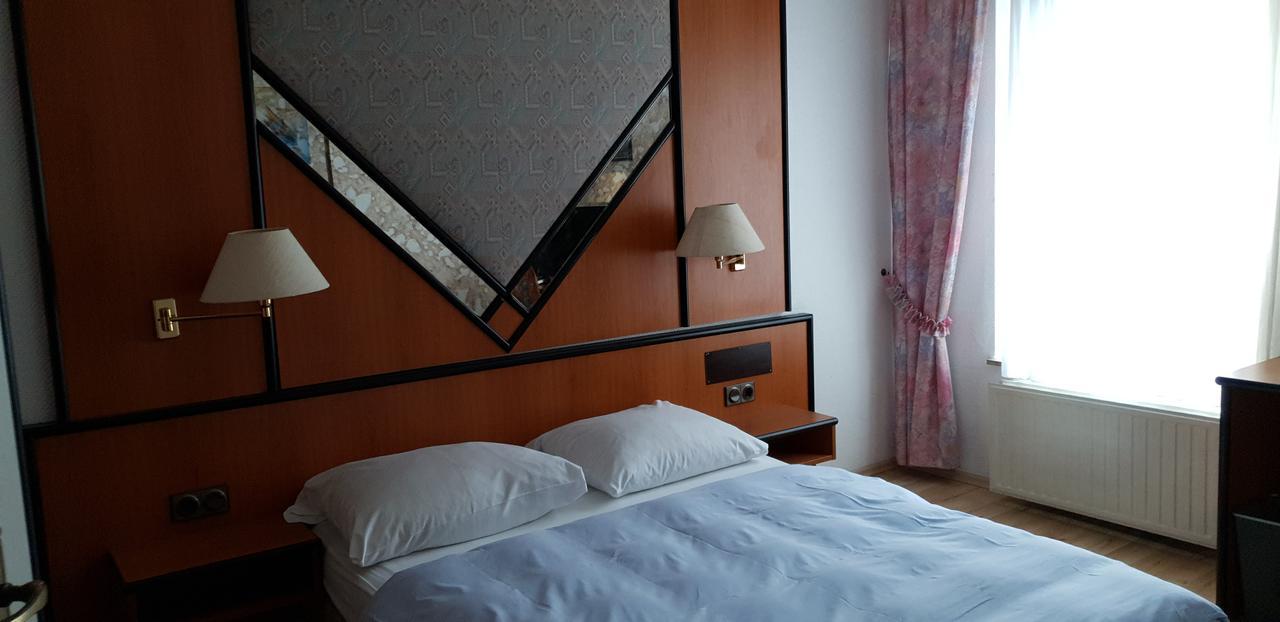 Hotel Zur Post Dabringhausen - Contactless Self Check-In Вермелскирхен Екстериор снимка
