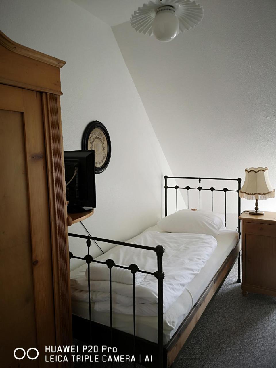 Hotel Zur Post Dabringhausen - Contactless Self Check-In Вермелскирхен Екстериор снимка